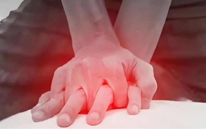 2026新年热搜炸屏：老年病疯啃年轻人！​